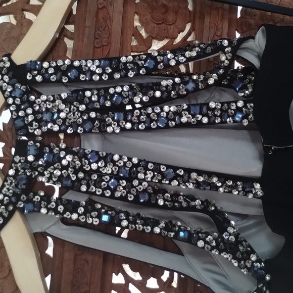 Evening grown or prom dress - Picture 3 of 6